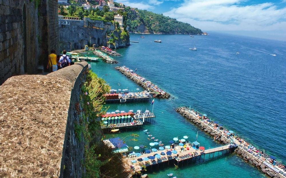 Palazzo Tritone & Abagnale Bed & Breakfast Sorrento Exterior photo